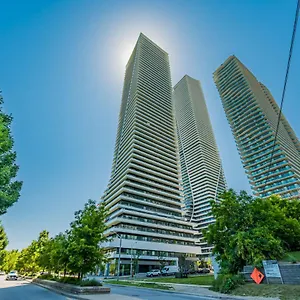 In Parklawn & Lake Shore With Free Parking Close To Airport , Toronto Canada
